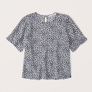 Abercrombie & Fitch navy floral ruffle tee in XS with keyhole back